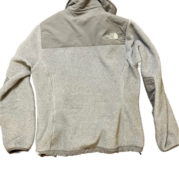 Women’s Vintage North Face Jacket - Picture 5 of 6